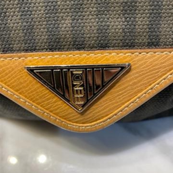 Fendi clutch - Picture 4 of 9